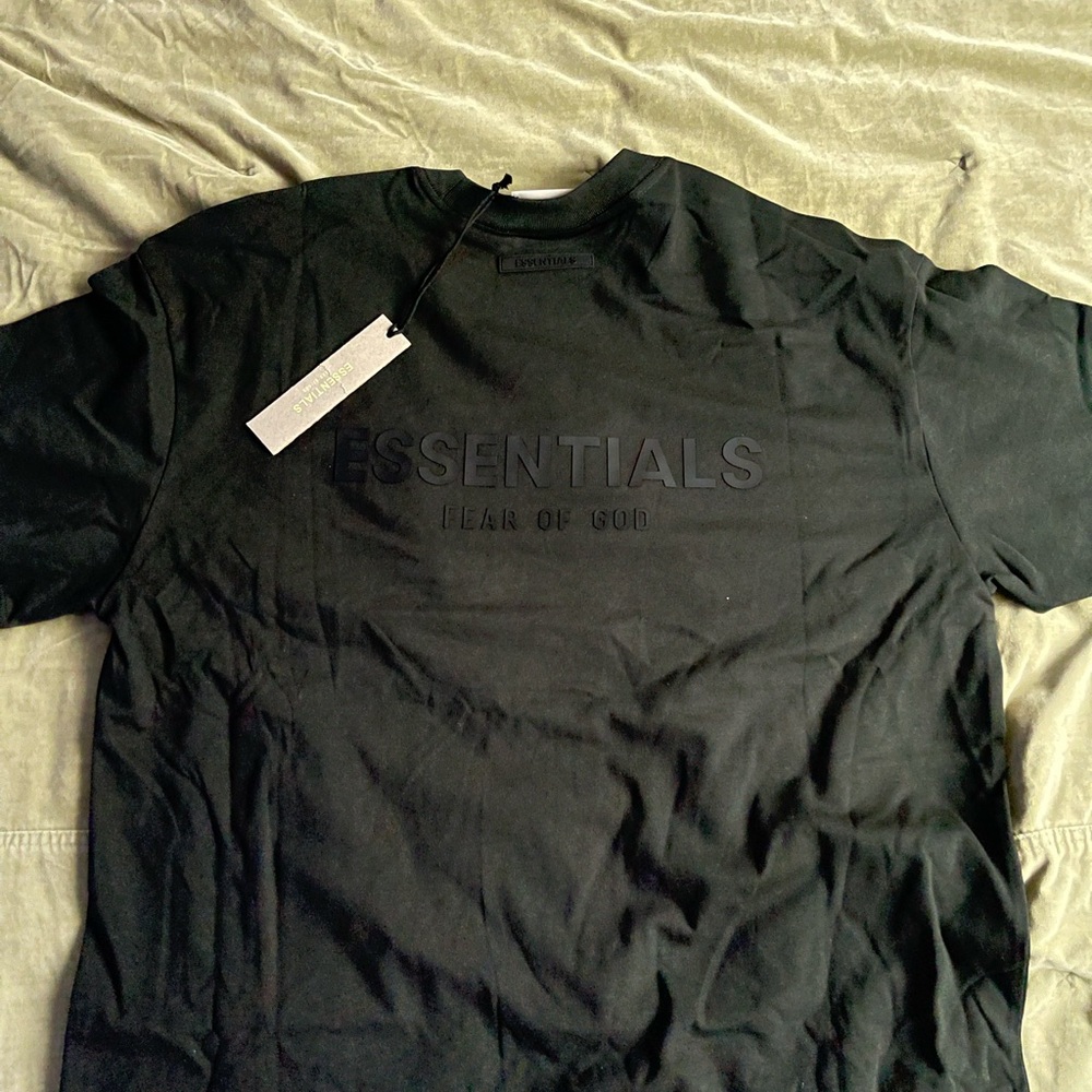 Black men’s essentials tee shirt